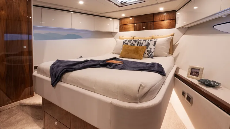 Slide: The Image of Riviera 5600 Sport Yacht Platinum Edition 2027 - 7507476