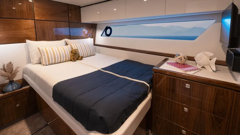Slide: The Image of Riviera 5600 Sport Yacht Platinum Edition 2027 - 7507473