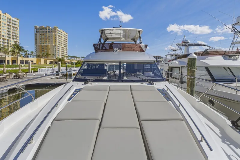 Slide: The Image of Prestige 52 Fly 2022 - 6306870