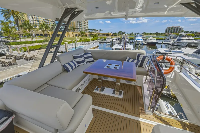 Slide: The Image of Prestige 52 Fly 2022 - 6306884