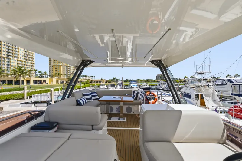 Slide: The Image of Prestige 52 Fly 2022 - 6306888