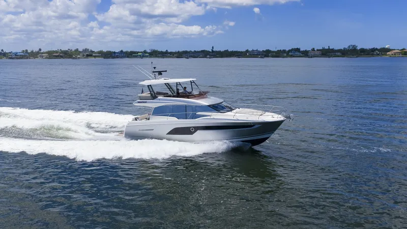 Slide: The Image of Prestige 52 Fly 2022 - 6306892