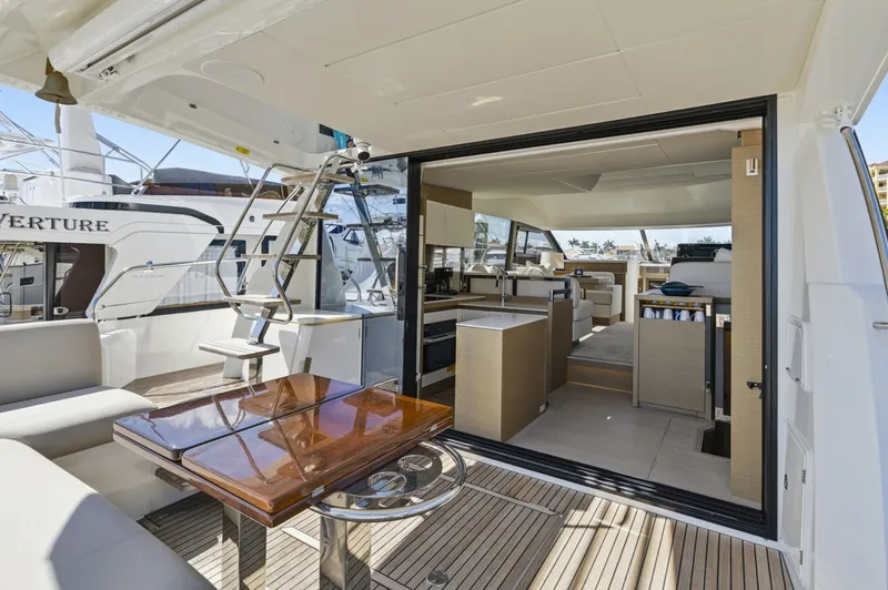 Slide: The Image of Prestige 52 Fly 2022 - 6306865