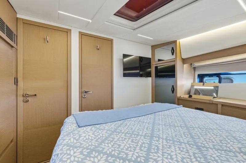 Slide: The Image of Prestige 52 Fly 2022 - 6306943