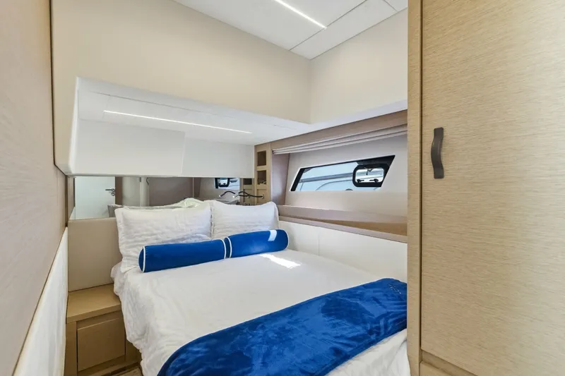 Slide: The Image of Prestige 52 Fly 2022 - 6306944