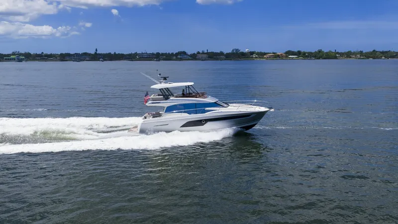 Slide: The Image of Prestige 52 Fly 2022 - 6306891