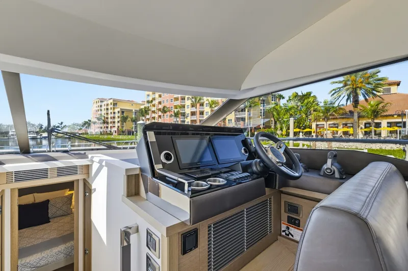 Slide: The Image of Prestige 52 Fly 2022 - 6306949