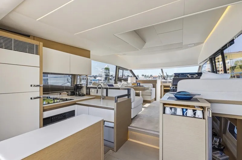 Slide: The Image of Prestige 52 Fly 2022 - 6306972