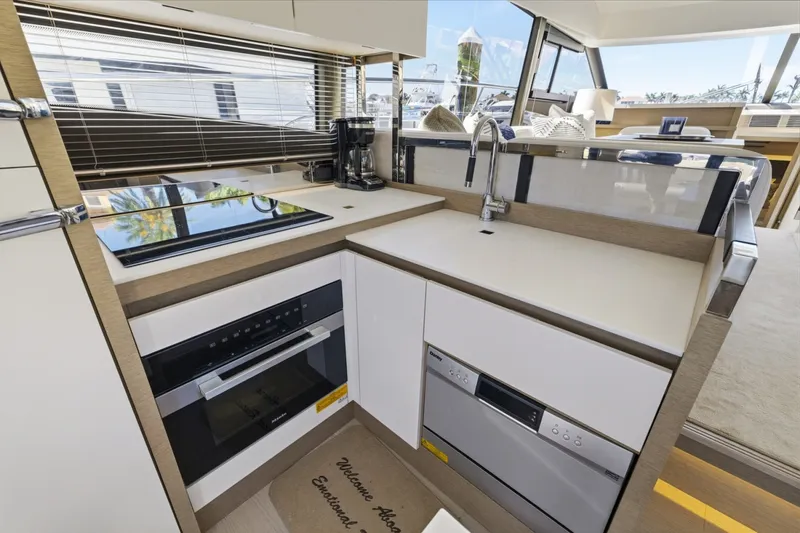 Slide: The Image of Prestige 52 Fly 2022 - 6306955