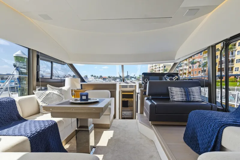Slide: The Image of Prestige 52 Fly 2022 - 6306958