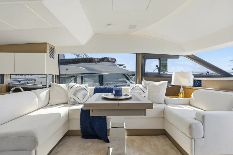 Slide: The Image of Prestige 52 Fly 2022 - 6306960