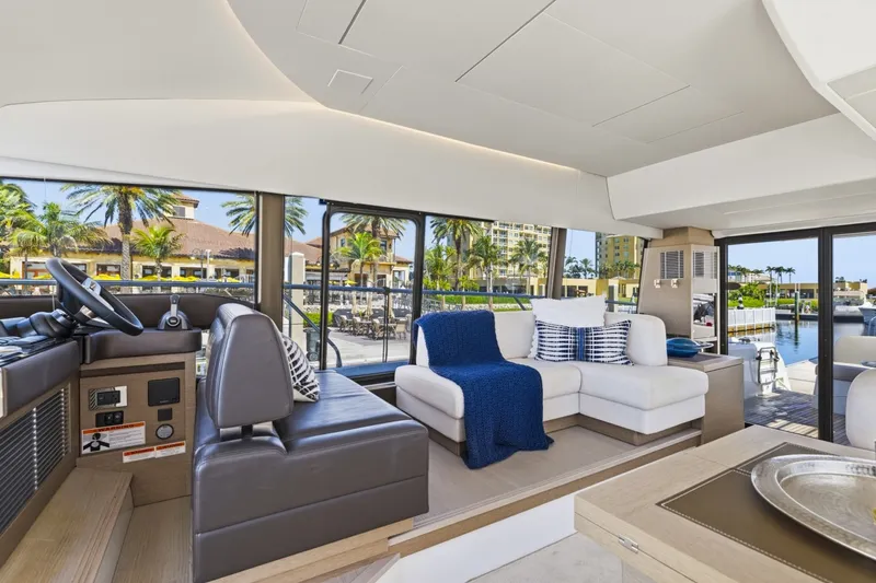 Slide: The Image of Prestige 52 Fly 2022 - 6306964