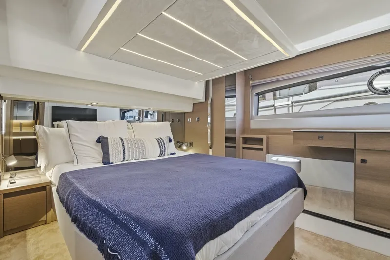 Slide: The Image of Prestige 52 Fly 2022 - 6306965