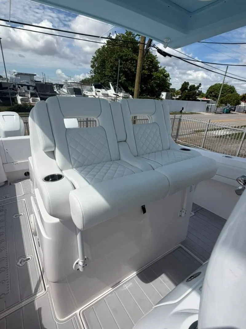 Slide: The Image of Intrepid 375 NOMAD 2020 - 6306934