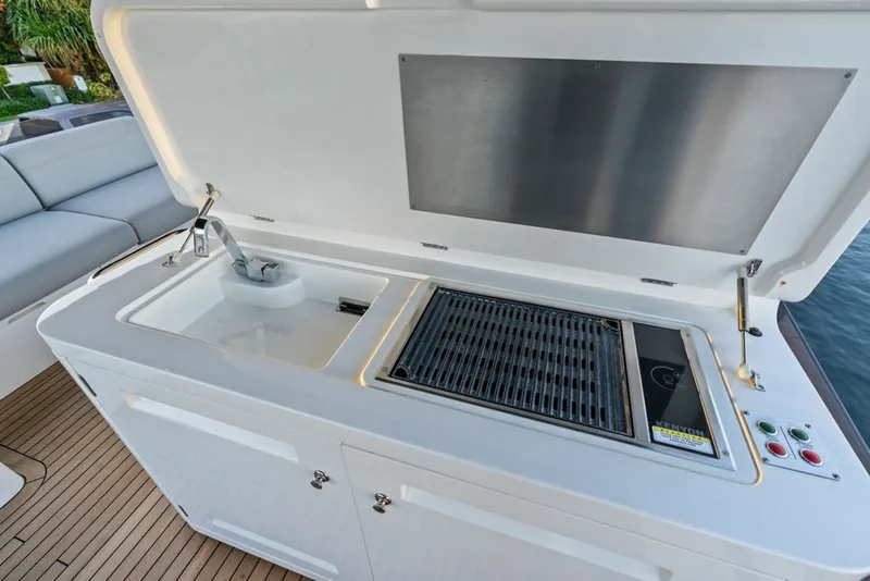 Slide: The Image of Sunseeker Manhattan 68 2021 - 6307073