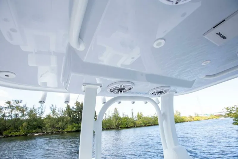 Slide: The Image of Freeman 28 Bay Hybrid 2023 - 7383517