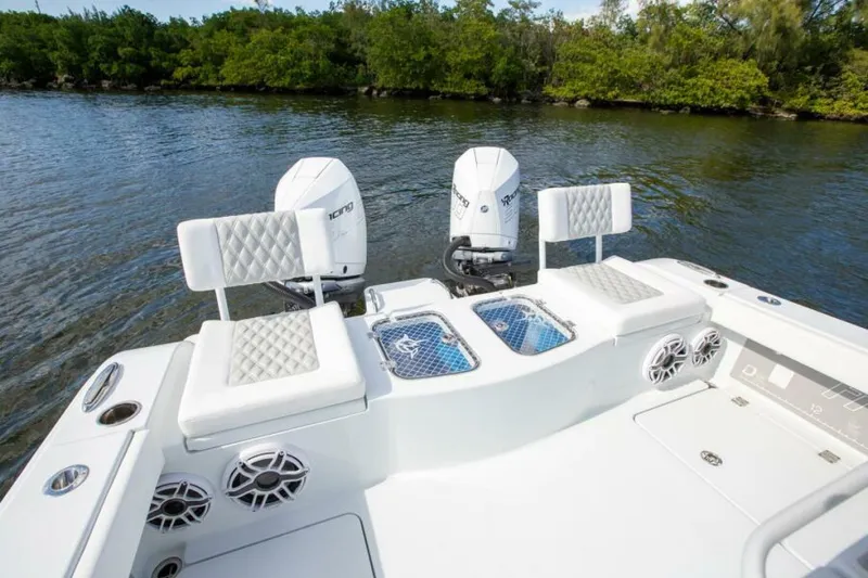 Slide: The Image of Freeman 28 Bay Hybrid 2023 - 7383506