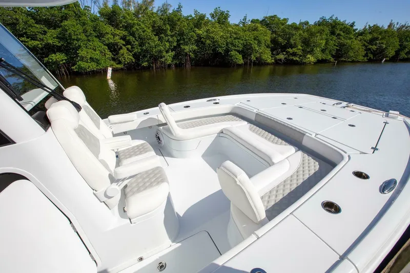 Slide: The Image of Freeman 28 Bay Hybrid 2023 - 6307113