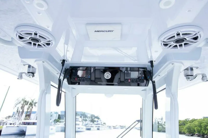 Slide: The Image of Freeman 28 Bay Hybrid 2023 - 7383516