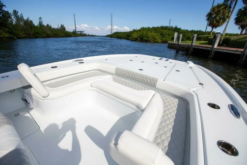Slide: The Image of Freeman 28 Bay Hybrid 2023 - 7383513