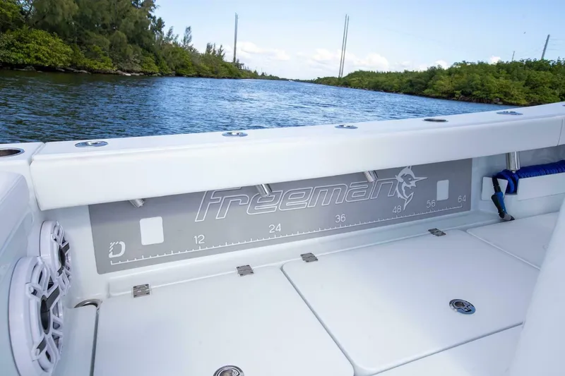 Slide: The Image of Freeman 28 Bay Hybrid 2023 - 6307123