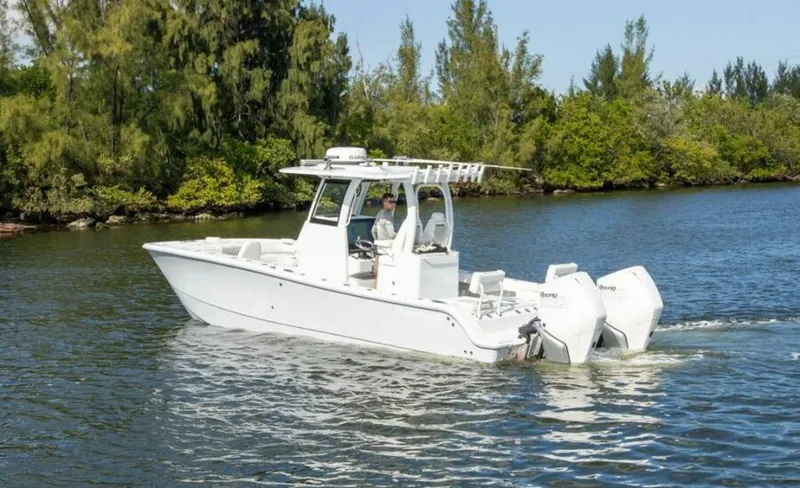 Slide: The Image of Freeman 28 Bay Hybrid 2023 - 7383499