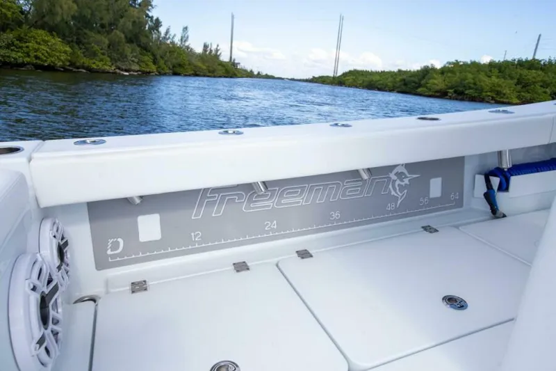 Slide: The Image of Freeman 28 Bay Hybrid 2023 - 7383514