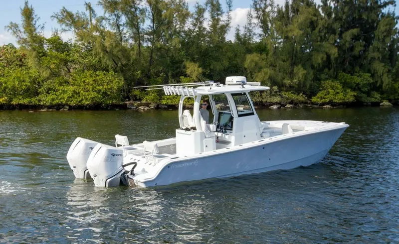 Slide: The Image of Freeman 28 Bay Hybrid 2023 - 6307110