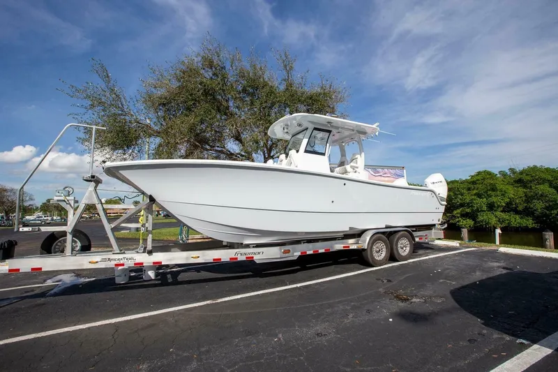 Slide: The Image of Freeman 28 Bay Hybrid 2023 - 6307103