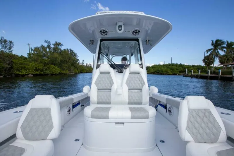 Slide: The Image of Freeman 28 Bay Hybrid 2023 - 7383508