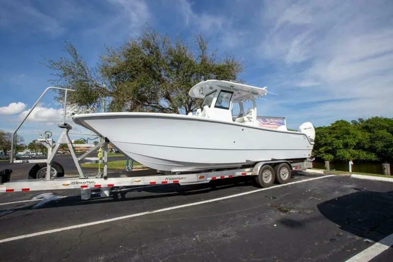 Slide: The Image of Freeman 28 Bay Hybrid 2023 - 7383520