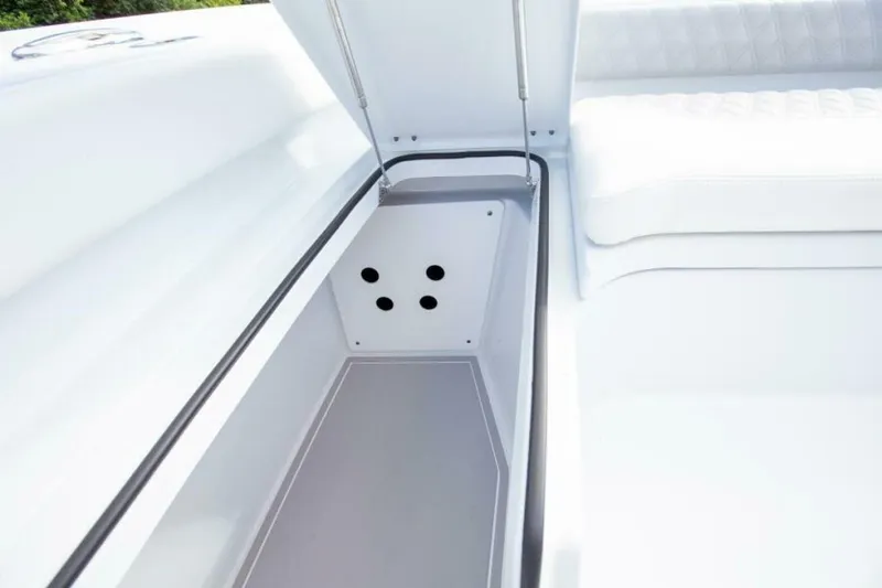 Slide: The Image of Freeman 28 Bay Hybrid 2023 - 7383519
