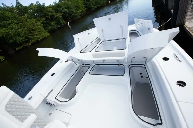 Slide: The Image of Freeman 28 Bay Hybrid 2023 - 7383511