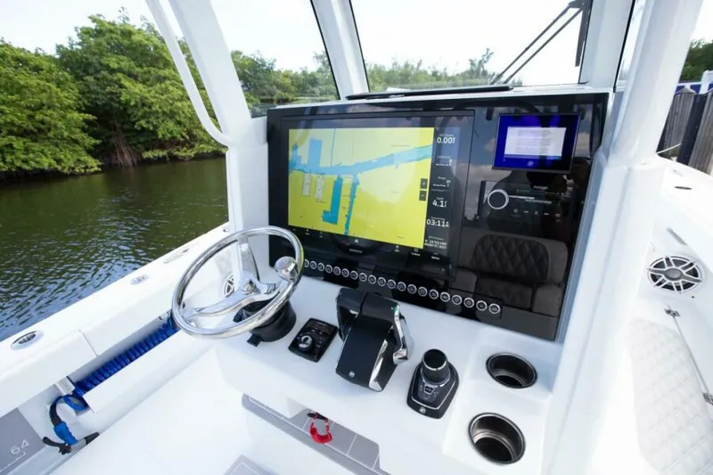 Slide: The Image of Freeman 28 Bay Hybrid 2023 - 7383503