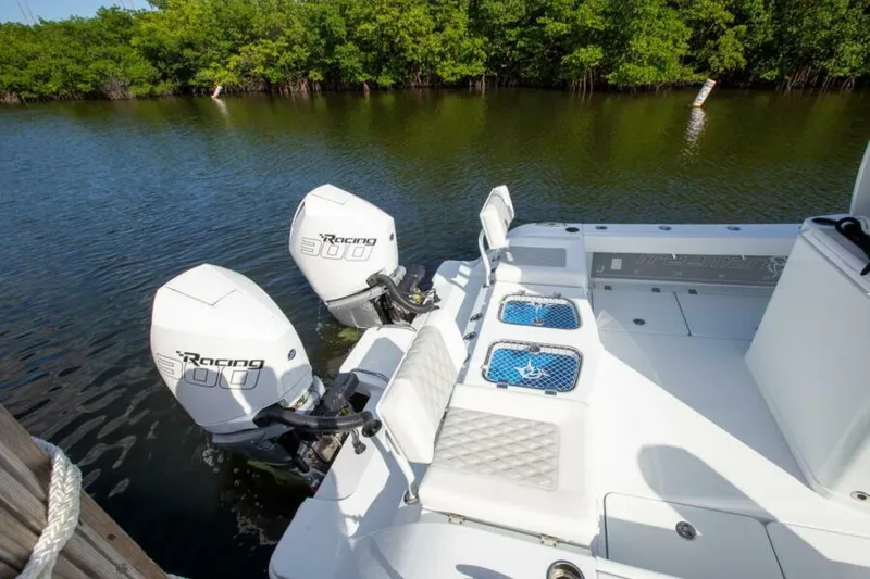 Slide: The Image of Freeman 28 Bay Hybrid 2023 - 7383505