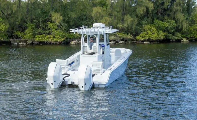 Slide: The Image of Freeman 28 Bay Hybrid 2023 - 7383502