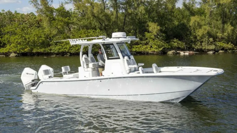 The Image of Freeman 28 Bay Hybrid 2023 - 7383497