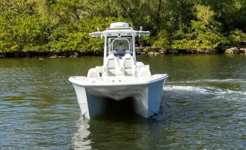 Slide: The Image of Freeman 28 Bay Hybrid 2023 - 7383500