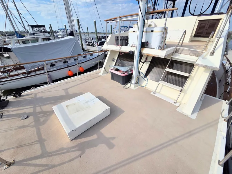 Slide: The Image of C&L Sea Ranger Sundeck 39 1982 - 6307468