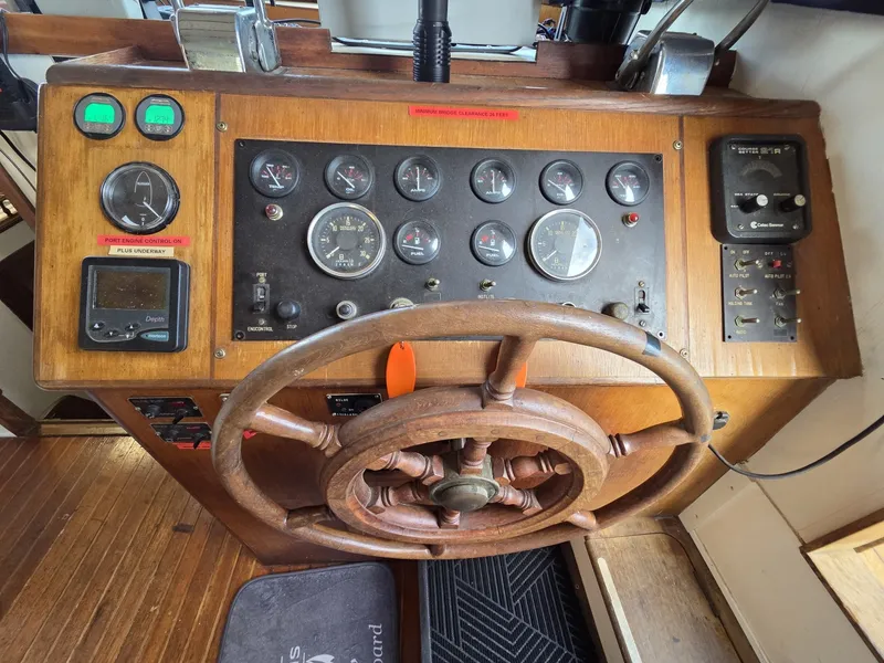 Slide: The Image of C&L Sea Ranger Sundeck 39 1982 - 6313820