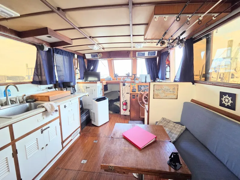 Slide: The Image of C&L Sea Ranger Sundeck 39 1982 - 6307399
