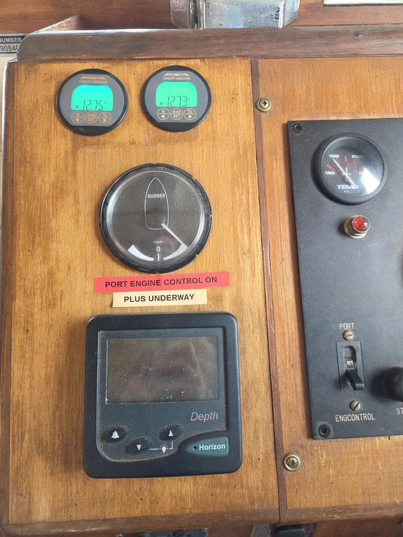 Slide: The Image of C&L Sea Ranger Sundeck 39 1982 - 6313816