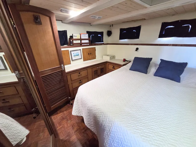 Slide: The Image of C&L Sea Ranger Sundeck 39 1982 - 6307394