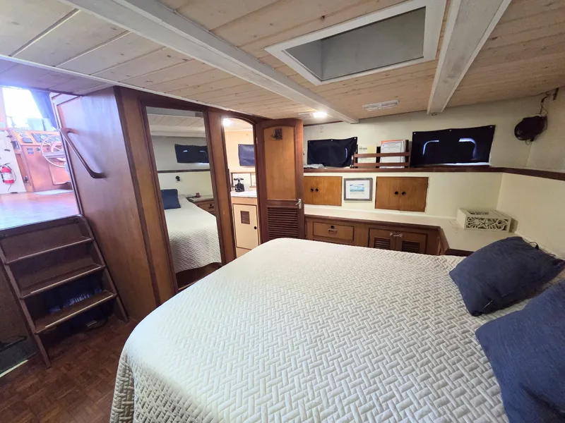 Slide: The Image of C&L Sea Ranger Sundeck 39 1982 - 6307396