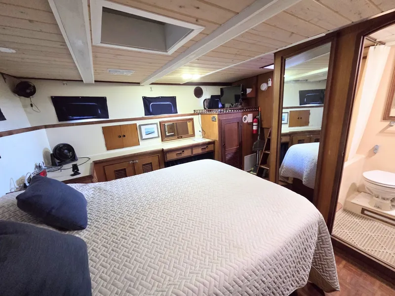 Slide: The Image of C&L Sea Ranger Sundeck 39 1982 - 6307400