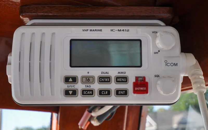 Slide: The Image of 1958 Bunker and Ellis 42 | Aleria VHF marine radio IC-M412 on a 1958 Bunker and Ellis 42 boat. - 6307483