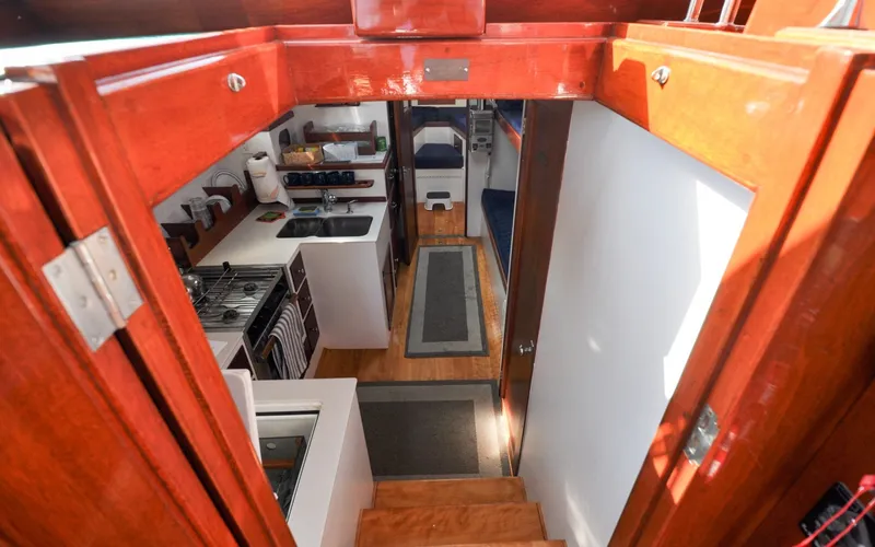 Slide: The Image of 1958 Bunker and Ellis 42 | Aleria Interior view of a 1958 Bunker and Ellis 42 boat, featuring a compact kitchen area. - 6307442