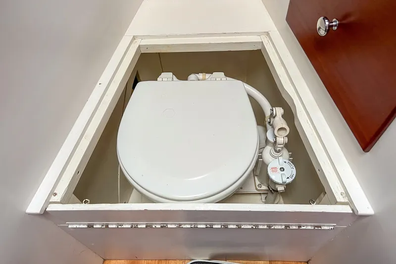 Slide: The Image of 1958 Bunker and Ellis 42 | Aleria Marine toilet in a 1958 Bunker and Ellis 42 boat, featuring a compact design. - 6307451