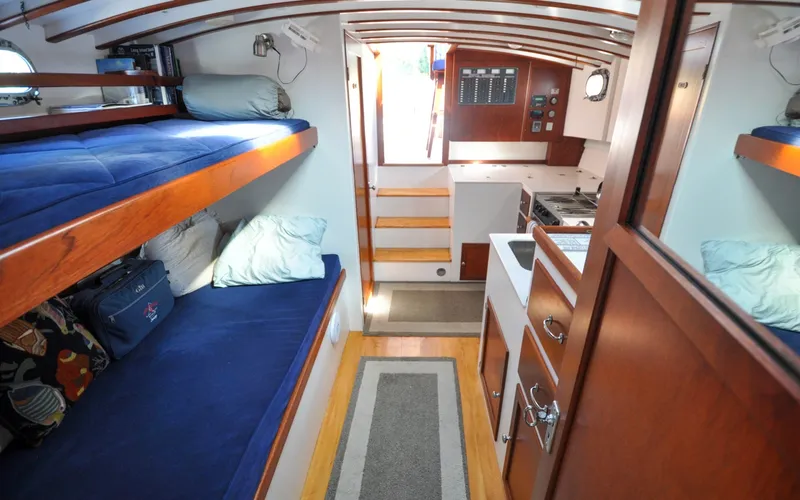 Slide: The Image of 1958 Bunker and Ellis 42 | Aleria Interior of a 1958 Bunker and Ellis 42 boat with cozy bunks and a compact kitchen. - 6307515