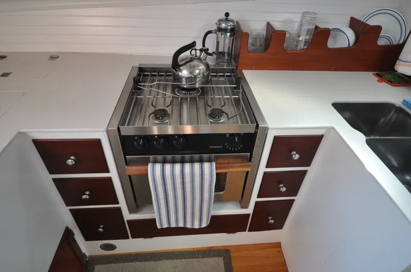 Slide: The Image of 1958 Bunker and Ellis 42 | Aleria 1958 Bunker and Ellis 42 boat kitchen with stove, kettle, and sink. - 6307526